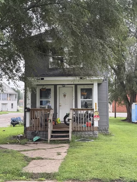 302 12th St, East Moline, IL 61244