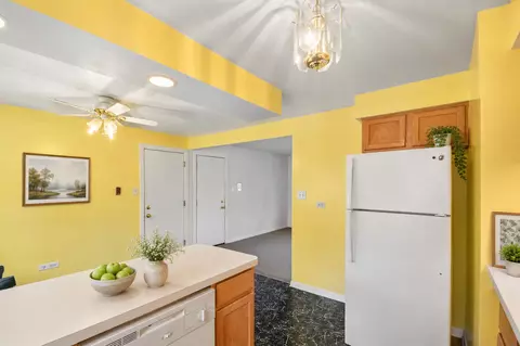 Kitchen - 6850 W Lode Dr #2A, Worth, IL 60482 photo 3 of 3