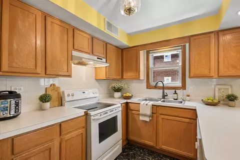 Kitchen - 6850 W Lode Dr #2A, Worth, IL 60482 photo 2 of 3