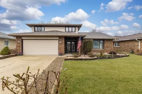 8058 Circle Dr, Palos Hills, IL 60465