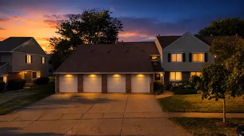 938 Hidden Lake Dr #938, Buffalo Grove, IL 60089