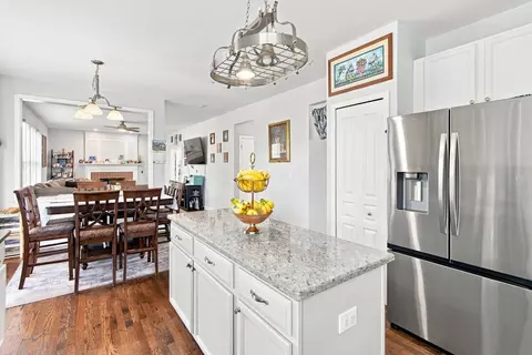 Kitchen - 4050 Bunker Hill Dr, Algonquin, IL 60102 photo 3 of 5