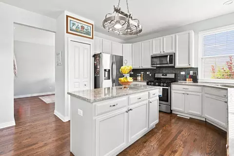 Kitchen - 4050 Bunker Hill Dr, Algonquin, IL 60102 photo 2 of 5