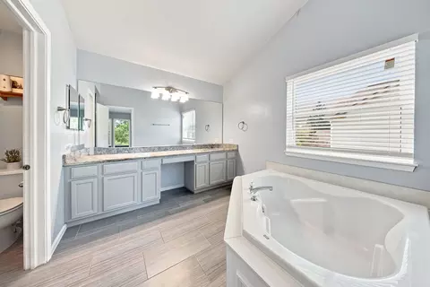 Bath - 4050 Bunker Hill Dr, Algonquin, IL 60102 photo 2 of 2