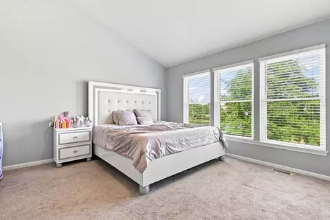 Bedroom - 4050 Bunker Hill Dr, Algonquin, IL 60102 photo 10 of 11