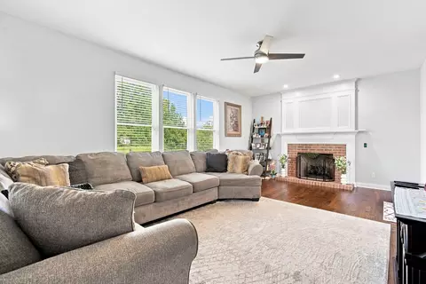 Living - 4050 Bunker Hill Dr, Algonquin, IL 60102 photo 2 of 2