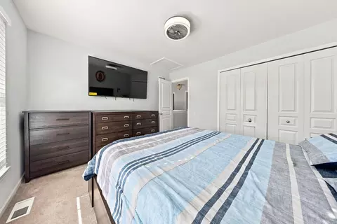 Bedroom - 4050 Bunker Hill Dr, Algonquin, IL 60102 photo 6 of 11