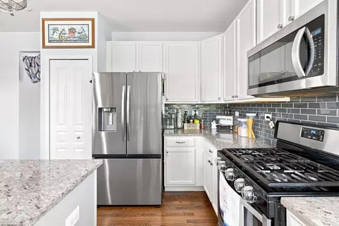 Kitchen - 4050 Bunker Hill Dr, Algonquin, IL 60102 photo 4 of 5