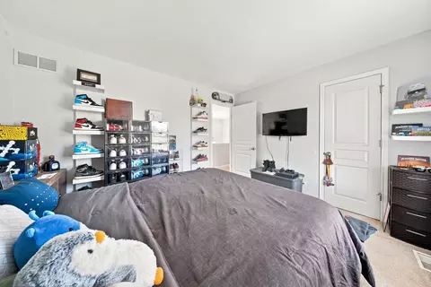 Bedroom - 4050 Bunker Hill Dr, Algonquin, IL 60102 photo 4 of 11
