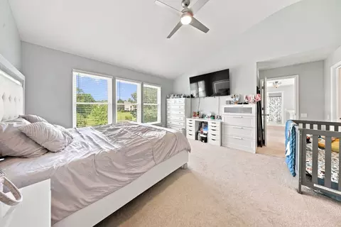 Bedroom - 4050 Bunker Hill Dr, Algonquin, IL 60102 photo 9 of 11
