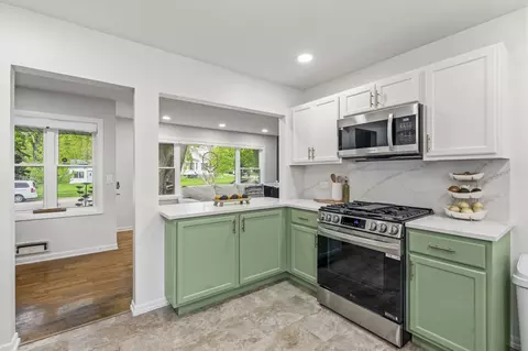 Kitchen - 3314 Washington St, Mchenry, IL 60050 photo 3 of 5