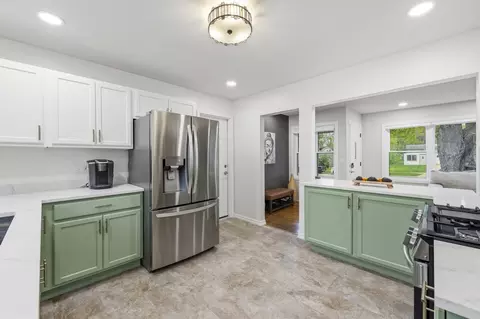 Kitchen - 3314 Washington St, Mchenry, IL 60050 photo 4 of 5