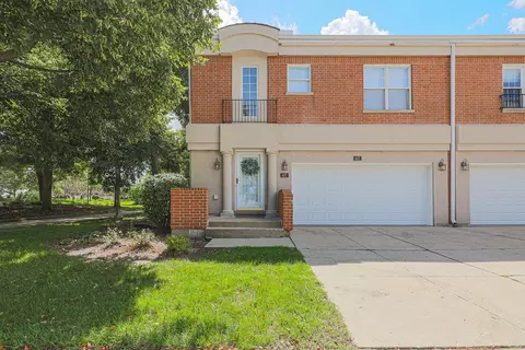 407 Town Place Cir #407, Buffalo Grove, IL 60089