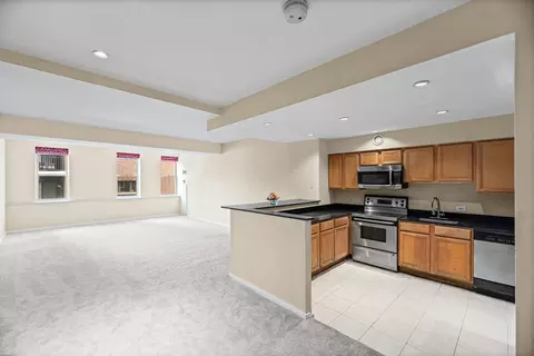 Living - 40 E 9th St #1907, Chicago, IL 60605 photo 2 of 11