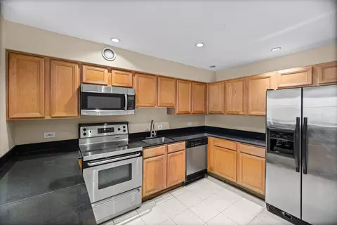 Kitchen - 40 E 9th St #1907, Chicago, IL 60605 photo 2 of 2