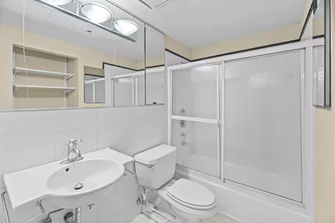Bath - 40 E 9th St #1907, Chicago, IL 60605 photo 2 of 2