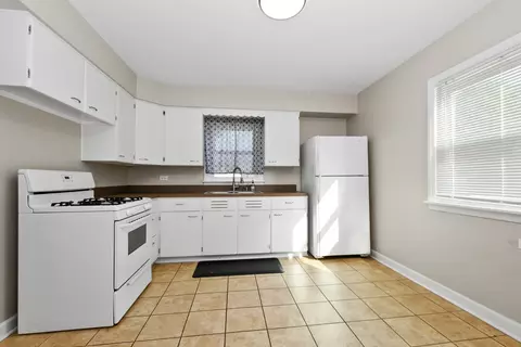 Kitchen - 17531 Henry St, Lansing, IL 60438 photo 1 of 2