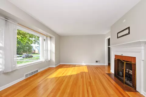 Living - 17531 Henry St, Lansing, IL 60438 photo 2 of 3