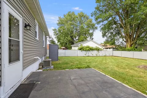 Exterior - 17531 Henry St, Lansing, IL 60438 photo 3 of 4