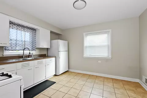 Kitchen - 17531 Henry St, Lansing, IL 60438 photo 2 of 2
