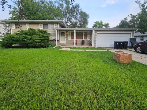 11 Marnel Rd, Montgomery, IL 60538