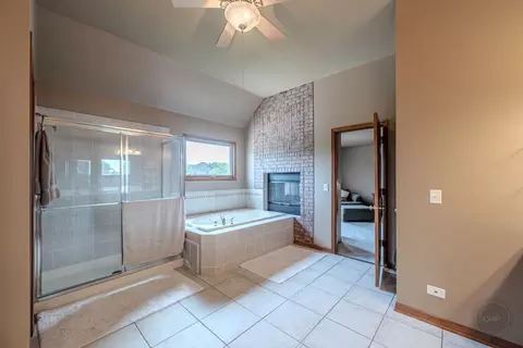 Bath - 24701 Hanover Ct, Plainfield, IL 60585 photo 2 of 5