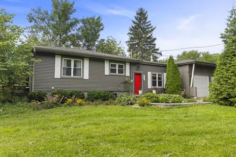 2 N180 Mildred Ave, Glen Ellyn, IL 60137