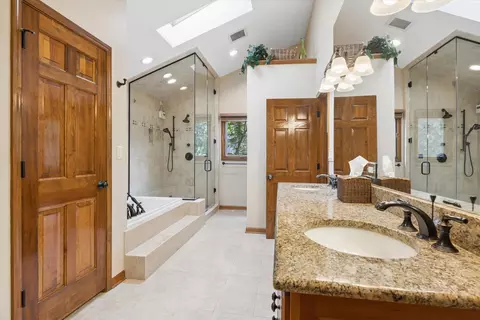 Bath - 8648 Wedgewood Dr, Burr Ridge, IL 60527 photo 1 of 3