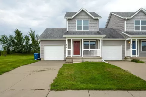 602 Prairie Meadow Dr, Blue Grass, IA 52726