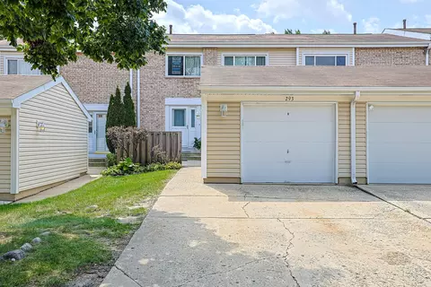 293 Barclay Dr, Glendale Heights, IL 60139