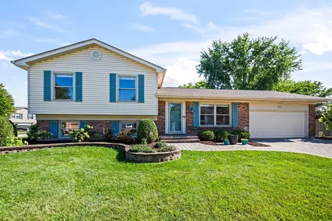 1101 Pheasant Ridge Dr, Lake Zurich, IL 60047