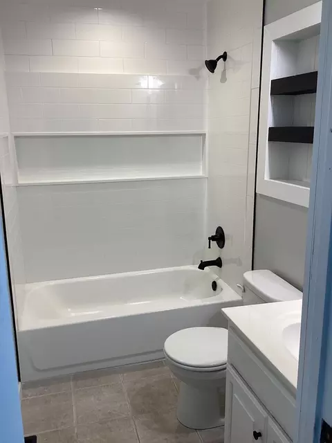 Bath - 527 E 17th St, Lockport, IL 60441 photo 2 of 3