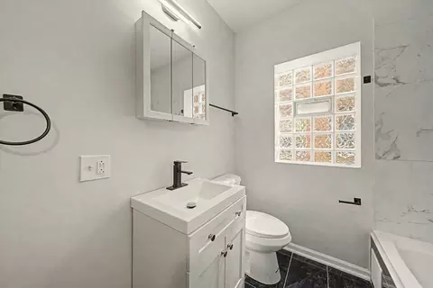 Bath - 7641 S Phillips Ave, Chicago, IL 60649 photo 2 of 2