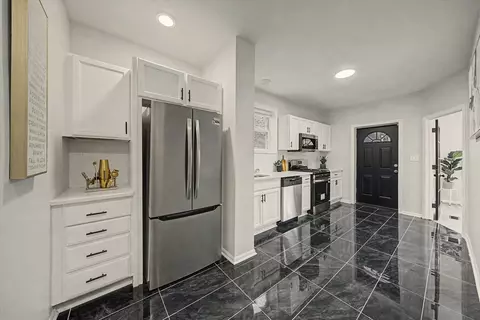 Other - 7641 S Phillips Ave, Chicago, IL 60649 photo 1 of 4