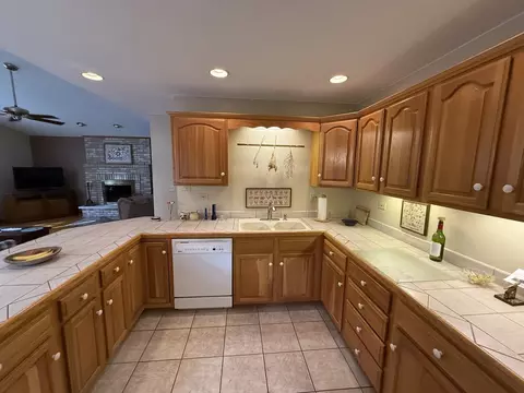 Kitchen - 3940 Gloucester Dr, Crete, IL 60417 photo 3 of 6