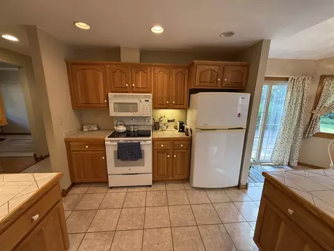 Kitchen - 3940 Gloucester Dr, Crete, IL 60417 photo 4 of 6