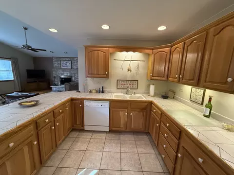 Kitchen - 3940 Gloucester Dr, Crete, IL 60417 photo 2 of 6