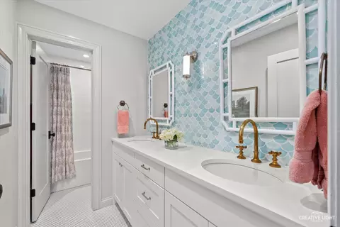 Bath - 5 N440 Derby Rd, Wayne, IL 60184 photo 6 of 7