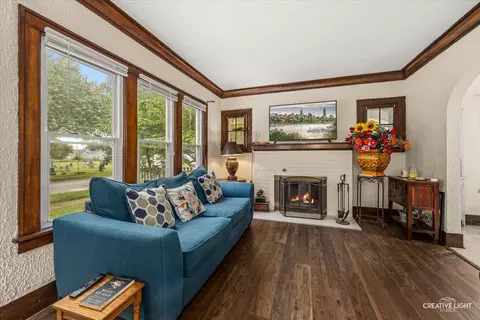 Living - Undisclosed, Aurora, IL 60506 photo 1 of 3
