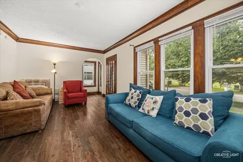 Living - Undisclosed, Aurora, IL 60506 photo 2 of 3