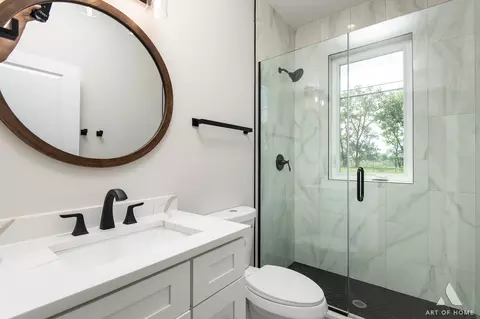 Bath - 7948 W 74th St, Bridgeview, IL 60455 photo 4 of 5