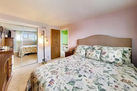 Bedroom - 8647 Gregory Ln, Des Plaines, IL 60016 photo 2 of 5