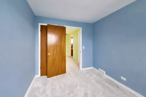 Bedroom - 8647 Gregory Ln, Des Plaines, IL 60016 photo 5 of 5