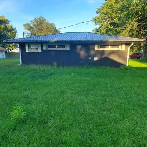 Exterior - 204 3rd St, Dewey, IL 61840 photo 4 of 5