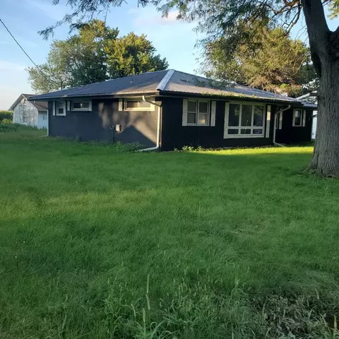 Exterior - 204 3rd St, Dewey, IL 61840 photo 3 of 5