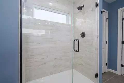 Bath - 3601 Napa Ln, Normal, IL 61761 photo 2 of 3