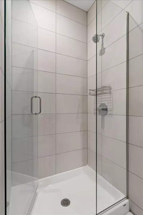 Bath - 729 W 15th St, Chicago, IL 60607 photo 7 of 7