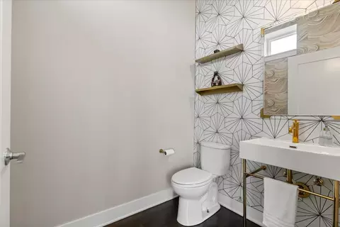 Bath - 729 W 15th St, Chicago, IL 60607 photo 1 of 7