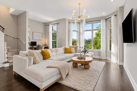 Living - 729 W 15th St, Chicago, IL 60607 photo 1 of 6