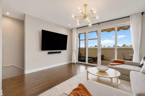 Living - 729 W 15th St, Chicago, IL 60607 photo 5 of 6
